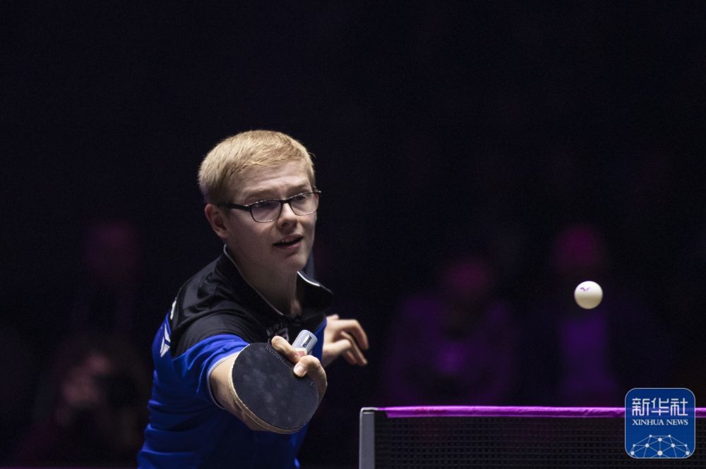 使他成为联 使他成为联